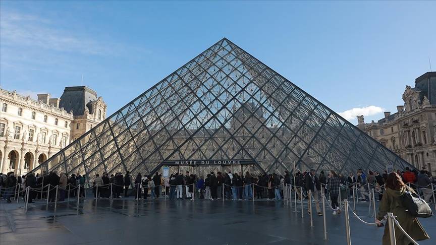 Louvre Müzesi'ni 7 dakikada nasıl soydular? Soygunun perde arkası 1